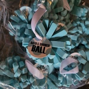 Lot of 12 environmentally friendly shower balls